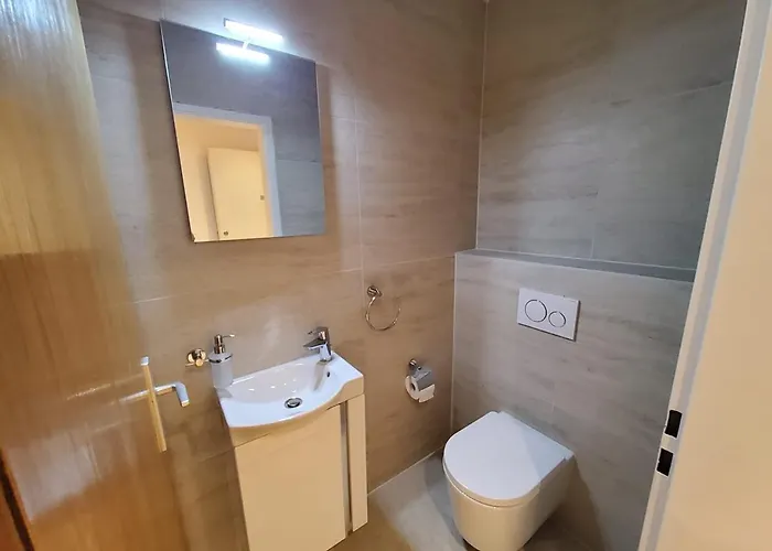 Grosszuegige 3 Schlafzimmer In Bergblick Zentral Διαμέρισμα