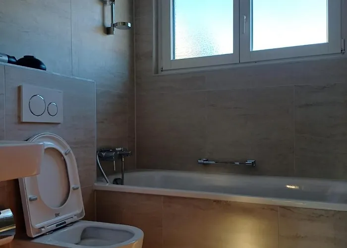 Grosszuegige 3 Schlafzimmer In Bergblick Zentral Apartment *