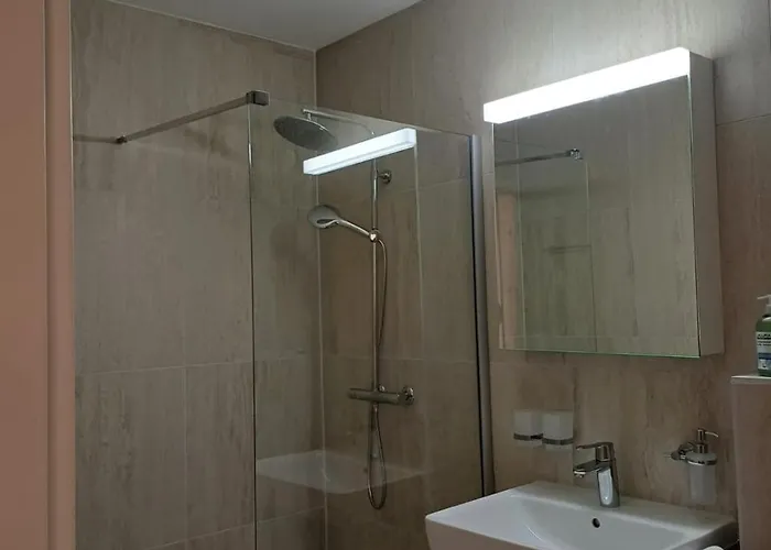 Grosszuegige 3 Schlafzimmer In Bergblick Zentral *